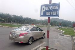 Học và thi giấy phép lái xe ô tô ngày càng khó