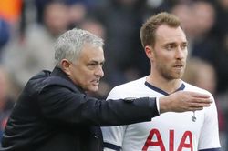 MU 'săn' Demiral, Mourinho dằn mặt Eriksen