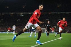 Rashford rực sáng, Mourinho và Tottenham ôm hận trước MU