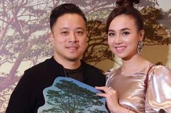 Vợ chồng Victor Vũ, Đinh Ngọc Diệp tình tứ ra mắt 'Mắt biếc'