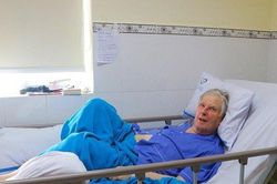 Nhập viện vì gãy đùi, du khách Úc hốt hoảng biết mình mắc thêm loại bệnh lý nguy hiểm