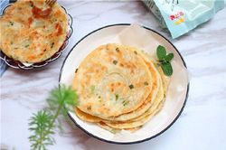 Có món bánh rán nóng hổi giòn bên ngoài mềm bên trong, giản dị vô cùng mà càng ăn càng thích!