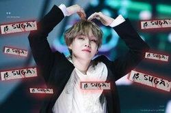 Fan phấn khích khi Suga (BTS) xuất hiện trong tracklist album mới của nữ ca sĩ Halsey