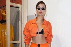 Kim Kardashian, Bella Hadid thuyết phục cả thế giới rằng đã đến lúc phái đẹp thoải mái mặc bra xuống phố
