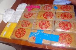 Một người dân Quảng Nam giao nộp thêm heroin nhặt được