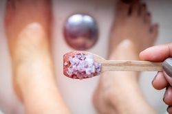 Thêm những thứ này vào nước tắm để có sức khỏe tốt