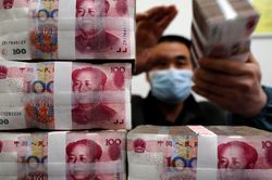 Dân Trung Quốc đổ xô rút tiền ngân hàng vì tin đồn trên mạng
