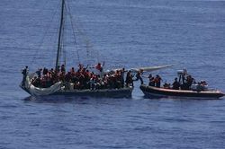 Chìm tàu chở người di cư ngoài khơi Mauritania, 57 người chết