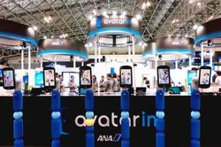 Khai trương cửa hàng đầu tiên trên thế giới có robot hỗ trợ mua hàng từ xa