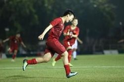 Tuyết Dung ghi bàn, tuyển nữ Việt Nam gặp Thái Lan ở chung kết SEA Games 30
