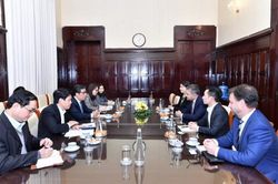 Thanh toán không dùng tiền mặt: Lấy khách hàng làm trọng tâm, ứng dụng thành tựu CMCN 4.0