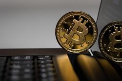 Bitcoin rơi tự do, thị trường đỏ lửa