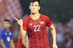 Bố cầu thủ Tiến Linh: 'Tôi thót tim, lo lắng khi thấy con trai đá penalty'