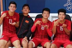 Đức Chinh đăng ảnh cùng đồng đội, tự khen 'tất cả đều đẹp'