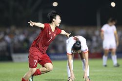 Tuyển nữ Việt Nam nối dài ngày vui