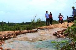 Tuyến đường 553 qua xã Lộc Yên (Hà Tĩnh) xuống cấp nghiêm trọng