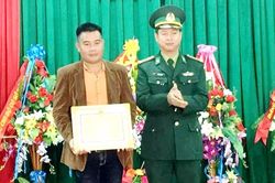 Khen thưởng công dân giao nộp ma túy trôi dạt
