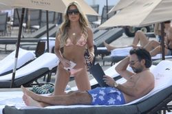 Vợ cũ tiền vệ Van der Vaart khoe 3 vòng 'bốc lửa' trên biển