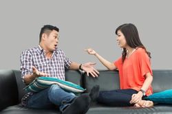 Chồng nhiều 'triệu chứng lạ' và những cái quần đùi 'không cánh mà bay'