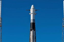 Space X phóng thành công tàu vận tải Dragon lên vũ trụ