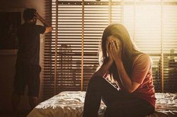 Hãnh diện vì mẹ chồng thường xuyên mua gà về cho con dâu tẩm bổ, tôi đâu ngờ sự thật đáng sợ phía sau