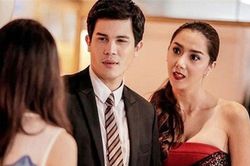 Chồng dứt khoát ly hôn theo bồ giàu, vợ lấy bút ký roẹt rồi rút điện thoại gọi ngay cho bạn thân: 'Sang đây đi xem nhà với tao!'