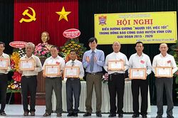 Vĩnh Cửu biểu dương 10 tập thể, cá nhân tiêu biểu trong đồng bào Công giáo