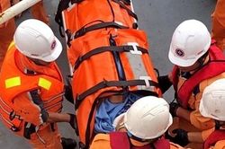 Cứu nạn du khách người Nhật từ ngoài biển đưa về Cảng Nha Trang