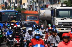 Cử tri TP.HCM bức xúc vì kẹt xe, Sở Giao thông 'than' kẹt vốn