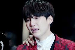 Suga BTS từng nhiều lần bật khóc, sợ hãi vô cùng như trong 'Suga's Interlude'