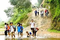 Hòa Bình: Cần một cây cầu cho người dân xóm Quy Bái