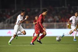 Đức Chinh 'solo' đẹp mắt, ghi bàn cho U22 Việt Nam