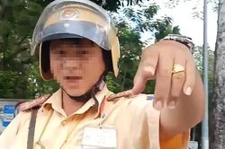 Cộng đồng mạng dậy sóng vì CSGT chửi tục khi bị tài xế phản ứng, quay clip