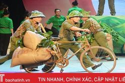 Gần 300 diễn viên tham gia Hội diễn Văn nghệ quần chúng LLVT Hà Tĩnh