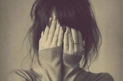 Ngượng chín mặt vì mẹ chồng làm điều này trong buồng ngủ