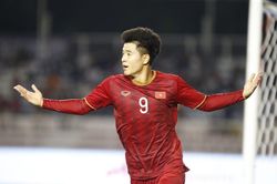 Đức Chinh dứt điểm tinh tế, U22 Việt Nam dẫn trước U22 Campuchia 2-0