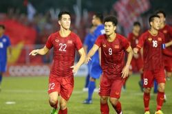 Khoảnh khắc Đức Chinh - Tiến Linh ''làm khổ'' hàng phòng ngự U22 Campuchia