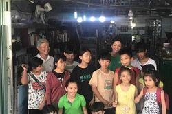 Lớp học tình thương của ông bà bán cơm chay