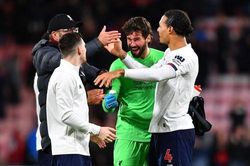 Liverpool nâng khoảng cách với Man City lên thành 14 điểm