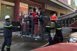 Cứu hơn 60 người thoát khỏi đám cháy ở BIDV