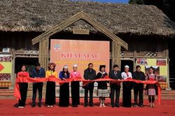 Trưng bày và trình diễn di sản văn hóa tiêu biểu các dân tộc tỉnh Hòa Bình