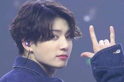 Jungkook BTS lập được kỷ lục thế giới xưa nay chưa ai từng