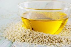 Bị khô mũi vào mùa đông, dùng ngay 3 loại dầu này để trị