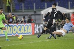 Ronaldo ghi bàn, Juventus vẫn thua ngược cay đắng