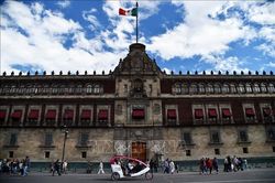 Xả súng gần Dinh Tổng thống Mexico