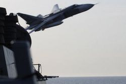 Huyền thoại Su-24 chế áp điện tử làm tê liệt USS Donald Cook là... viễn tưởng