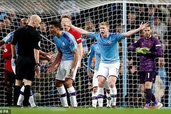 Man City 1-2 MU: VAR tiếp tục quay lưng, Man City gục ngã trước MU