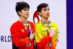 Kình ngư Hưng Nguyên, Kim Sơn đứng chung bục nhận huy chương SEA Games