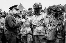 Eisenhower lên kế hoạch vụ Trân Châu Cảng chỉ với chiếc máy chữ