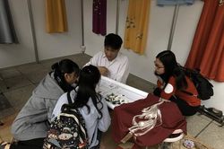 Gìn giữ nghề thêu 300 năm của Hà Nội